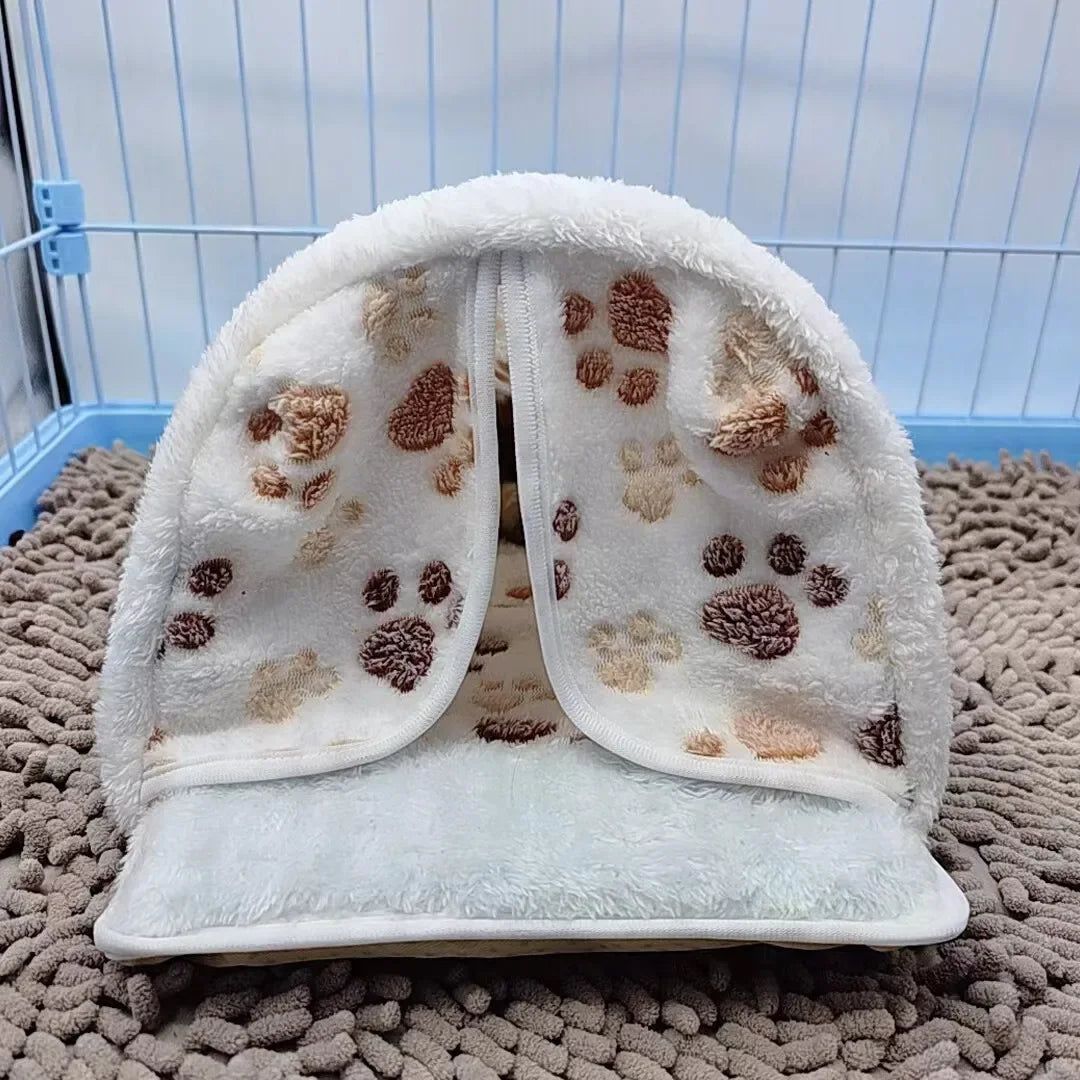 Small Pet Winter House – Warm Fleece Hideaway for Guinea Pigs, Rabbits & Small Animals