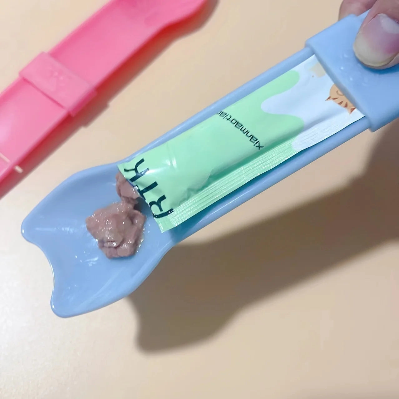 🐱 Cat Strip Squeeze Spoon – Easy Feeder for Lickable Wet Treats & Liquid Snacks