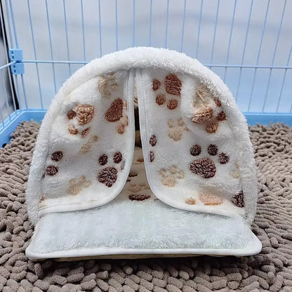 Small Pet Winter House – Warm Fleece Hideaway for Guinea Pigs, Rabbits & Small Animals