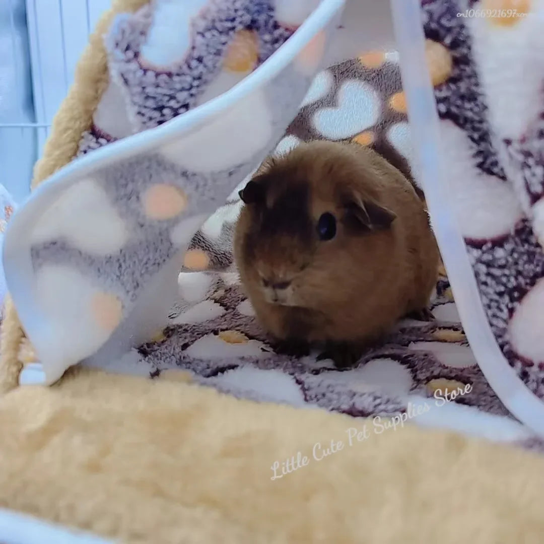 Small Pet Winter House – Warm Fleece Hideaway for Guinea Pigs, Rabbits & Small Animals